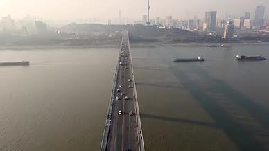 大气武汉长江大桥城市地标航拍视频的预览图